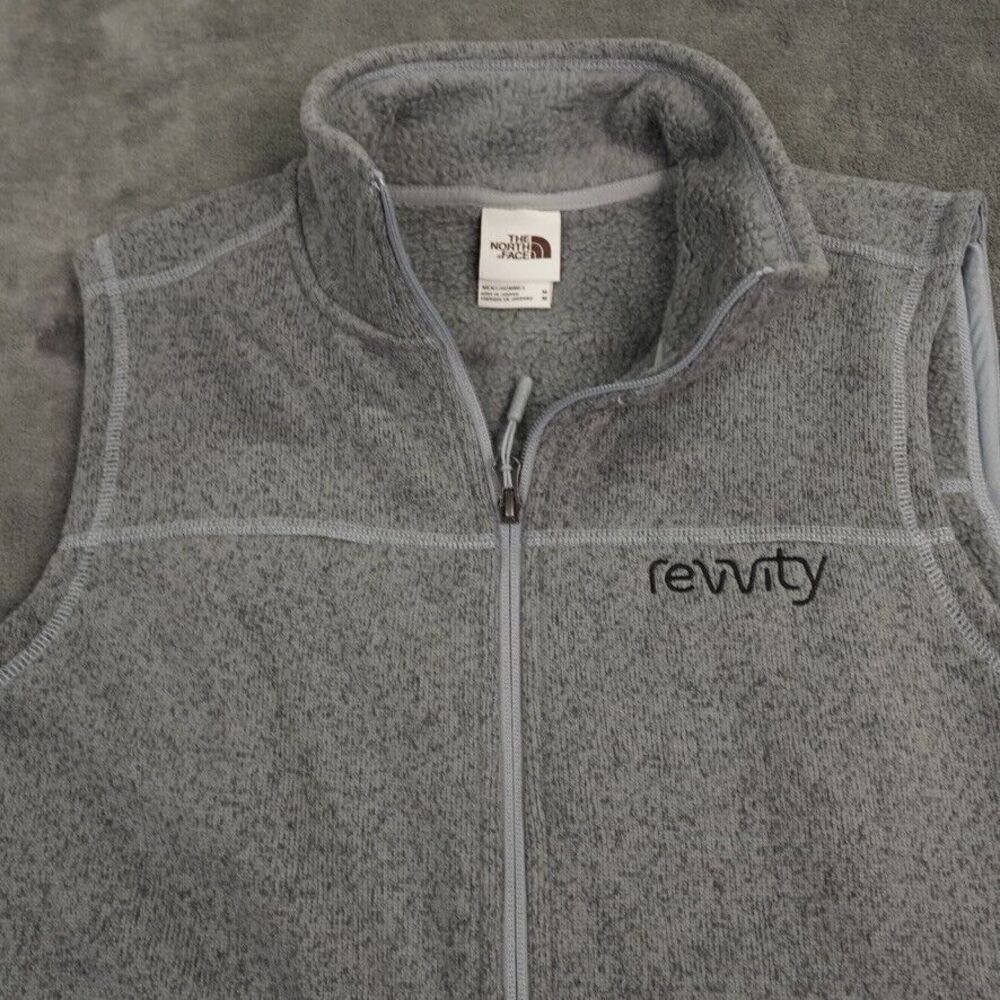 The North Face Sweater Vest Mens Medium Gray Fleece Hiking Outdoors Company Logo